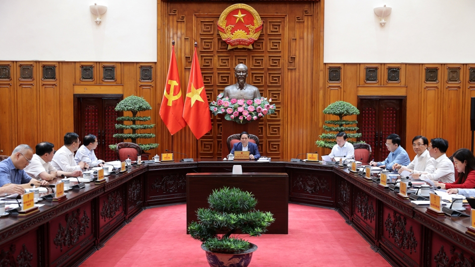 Key Government members discuss draft law on e-commerce